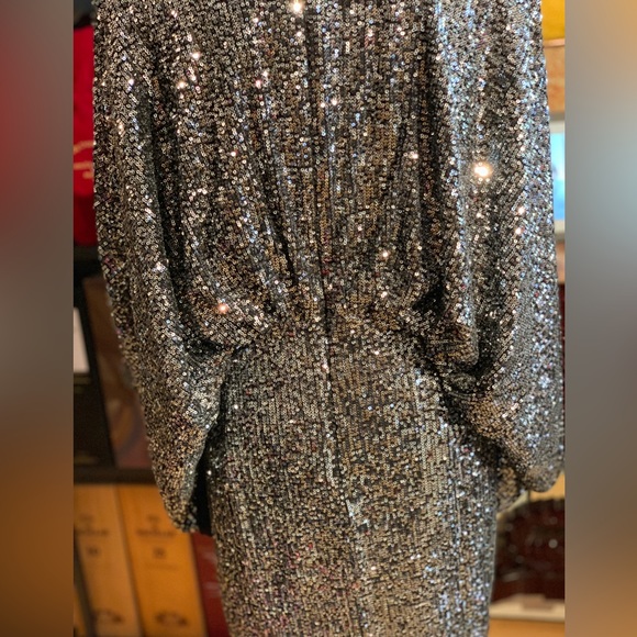 Sparkly silver sequins dress in a size M - Picture 3 of 4
